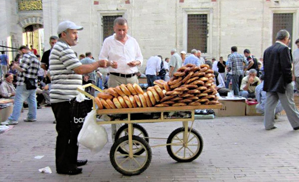 Street food vendor in Beyazıt Square