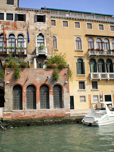 House Grand Canal